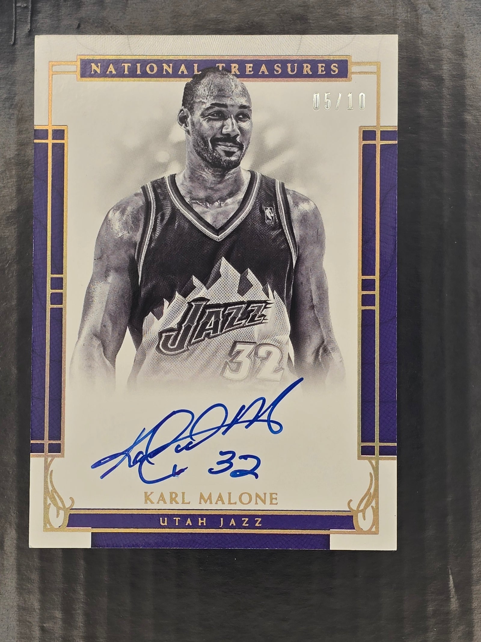 2016-17 Panini National Treasures Karl Malone Signatures autographed card /10