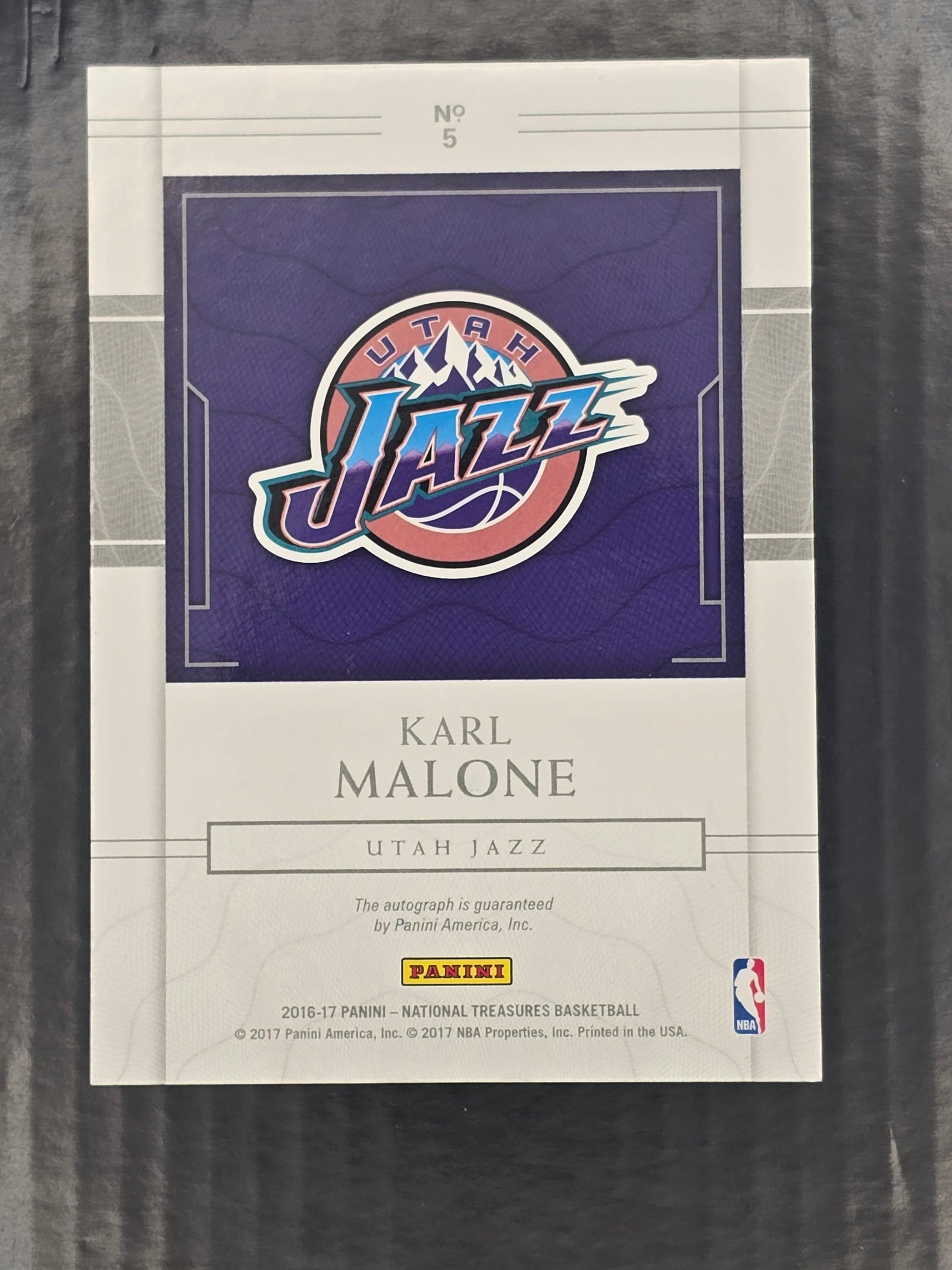 2016-17 Panini National Treasures Karl Malone Signatures autographed card /10