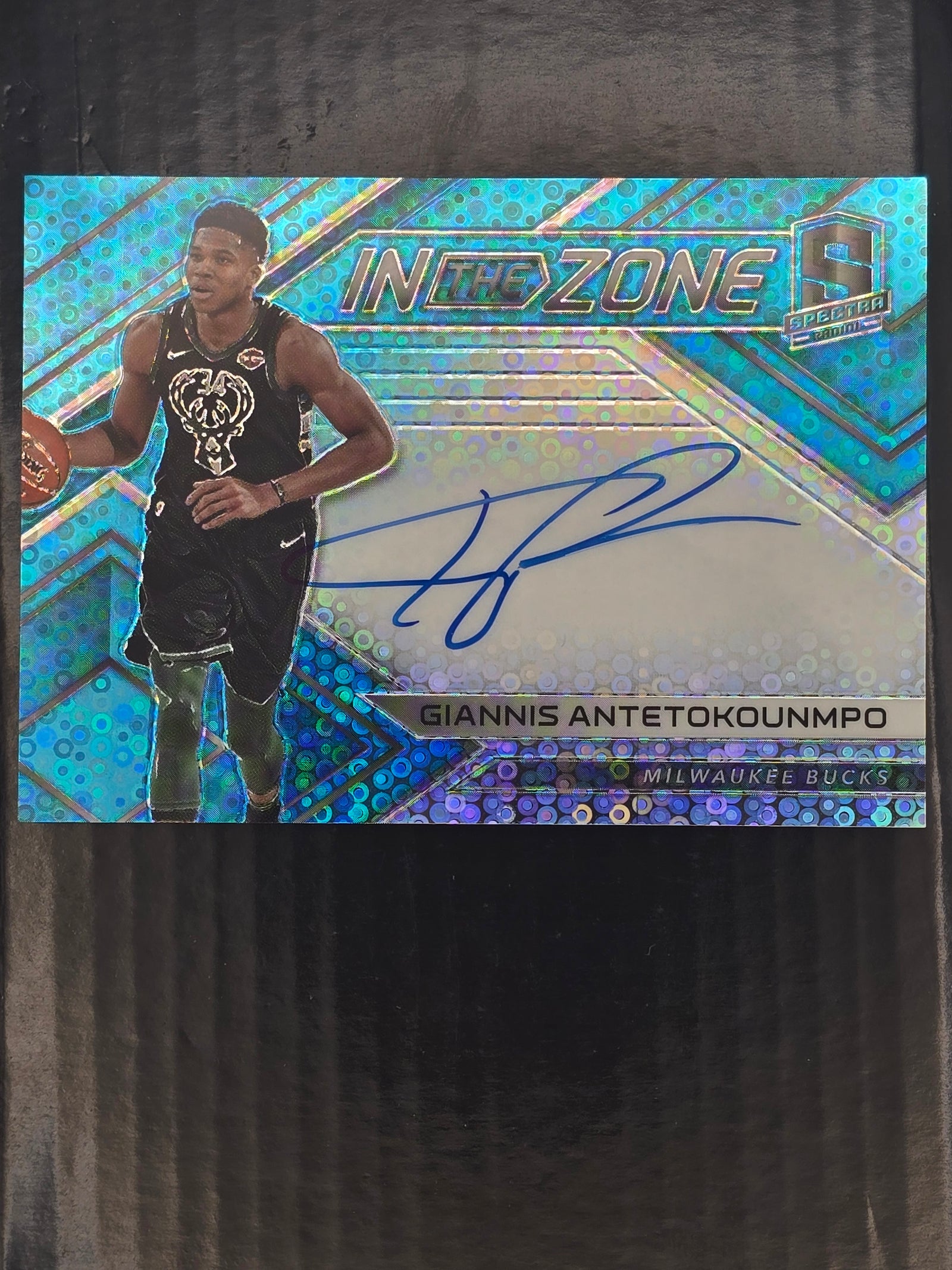Giannis Antetokounmpo 2018-19 Panini Spectra #IZ-GAN In The Zone Auto /49