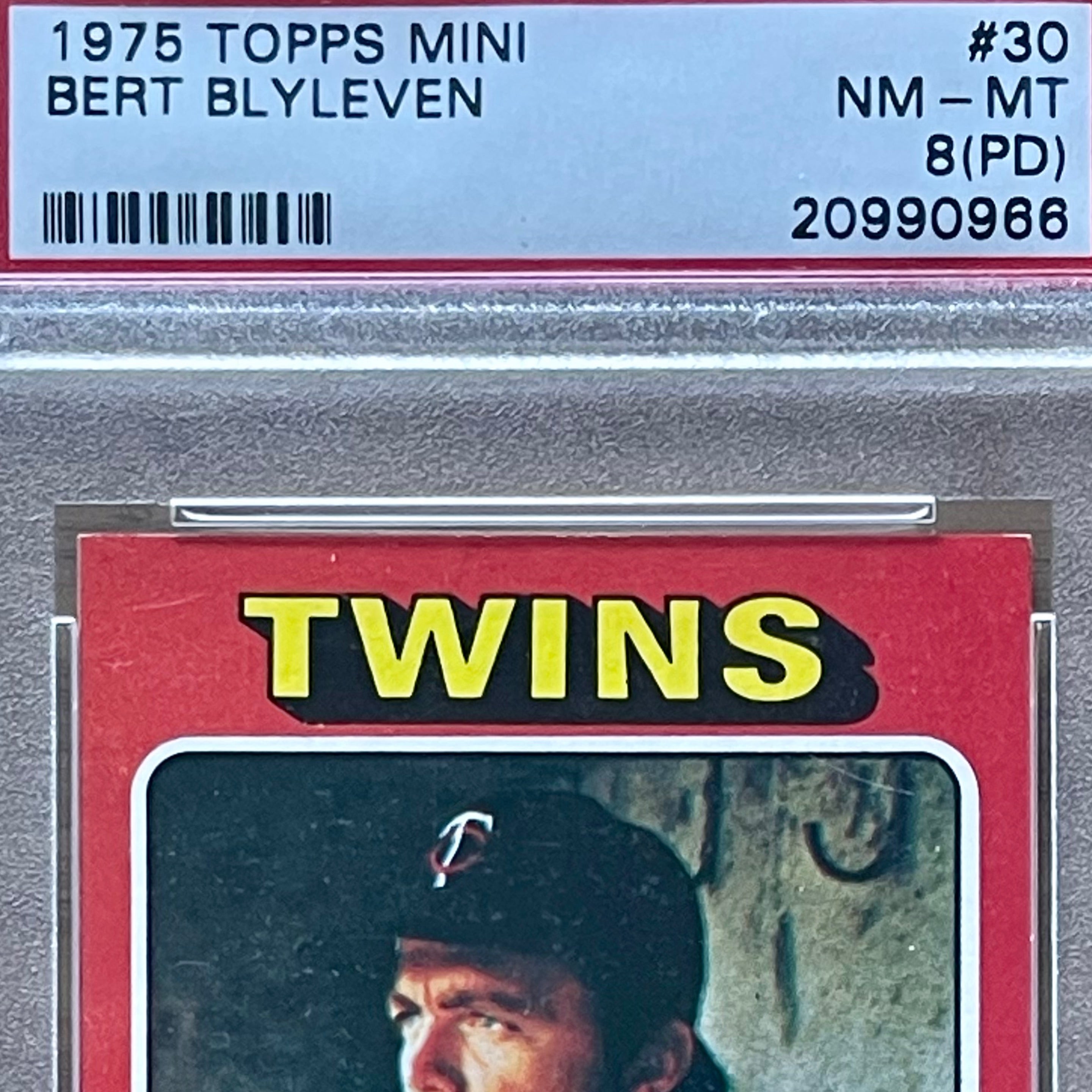 1975 Topps Mini #30 Bert Blyleven PSA 8 (PD)